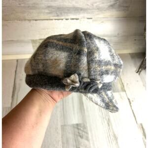 La Fenice Women’s Gray tan plaid Crochet Wool Winter Hat One Size Cozy Italian